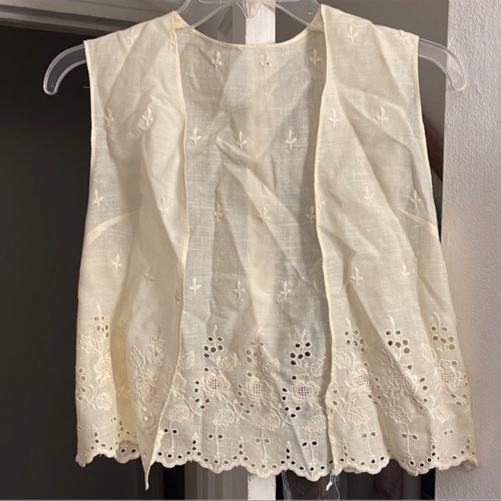 Eyelet Vest - Picture 2 of 3